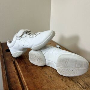 split sole white dance shoes, size 33 = girls 1.5, GUC